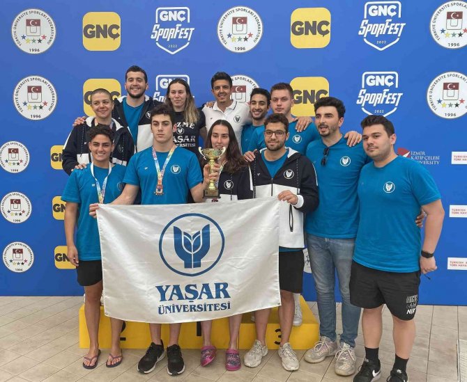Yaşar Üniversitesi Öğrencileri Yüzmede Dereceleri Topladı