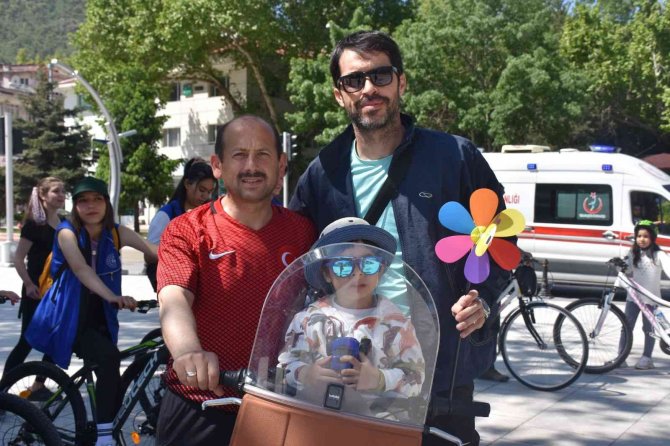Afyonkarahisar’da Sağlık İçin Pedal Çevirdiler