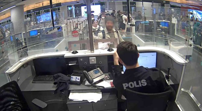 Fetö’den Aranan Şüpheli, Sahte Pasaportla Türkiye’ye Girmek İsterken Yakalandı