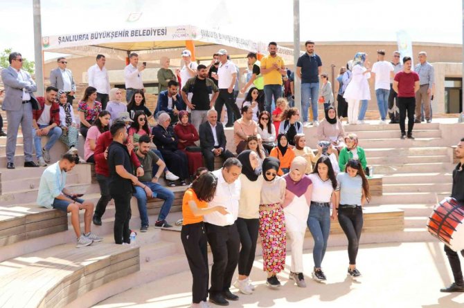 Tarihin Sıfır Noktasında Turistlerin Halay Keyfi