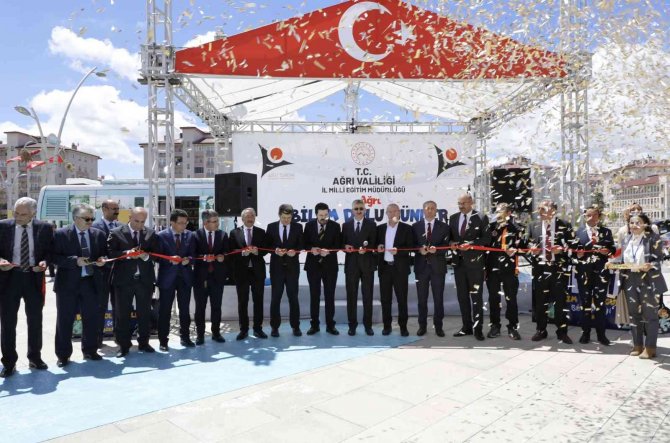 Ağrı’da "Bilim Dolu Günler, Bilim Şenliği” Coşkusu