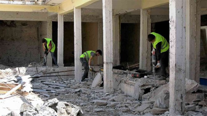 Elmalı Eski Hal Binası Kadın Emeği Üretim Atölyesi’ne Dönüşecek