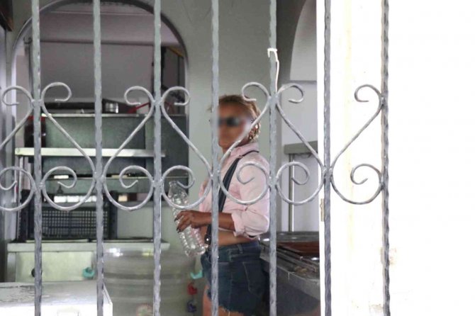 Elinde Bıçakla Girdiği Boş Oteli Yakmakla Tehdit Etti, Polisin Müdahalesiyle Etkisiz Hale Getirildi