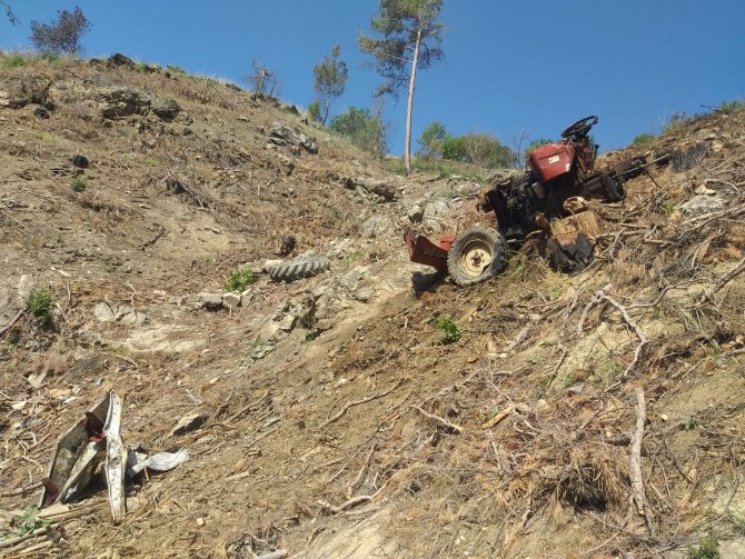 Manavgat’ta Traktör 300 Metrelik Uçuruma Yuvarlandı: 1 Ölü