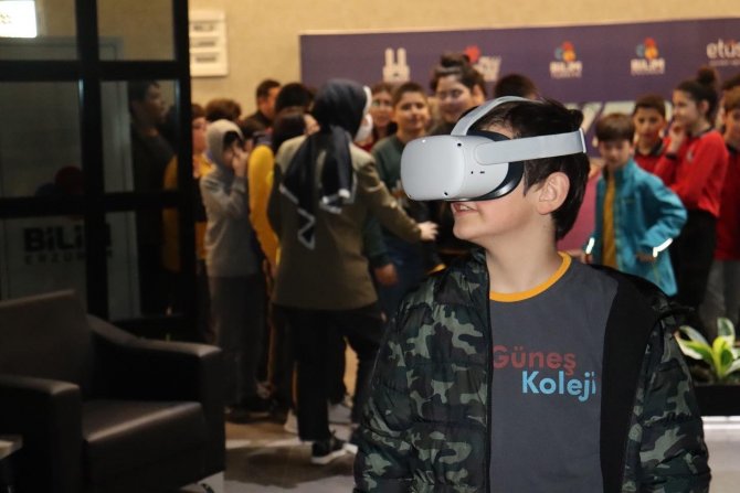 Atatürk Üniversitesi Robot Günlerinde Gençlerle Buluştu