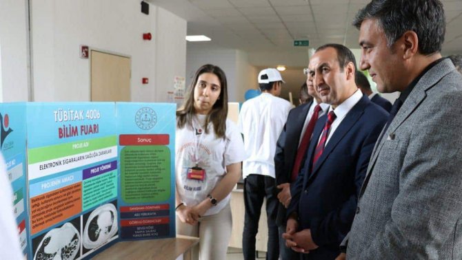 Bingöl’de 4006 Tübi̇tak Fuarı