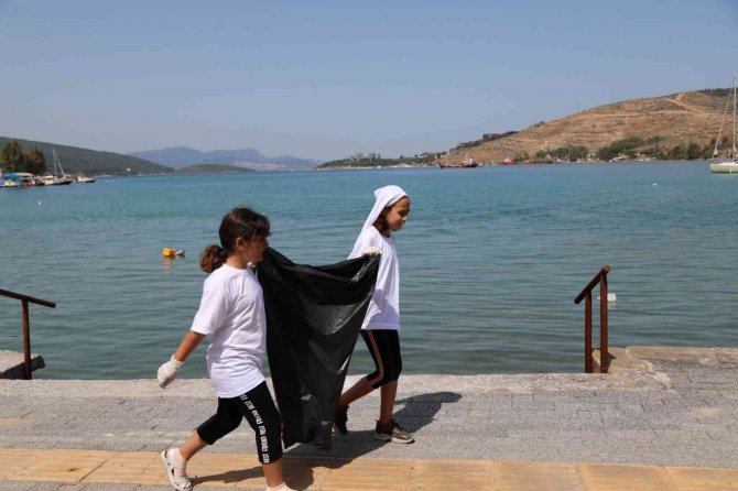 Deniz Dibini 2 Saatte Pırıl Pırıl Yaptılar