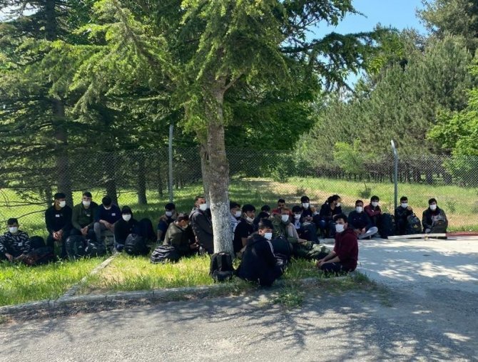 Bulgar Polisi Tarafından Darp Edilip Türkiye’ye İtilen 27 Kaçak Göçmen Yakalandı
