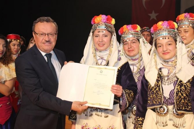 Buü’de Geleneksel Halk Oyunları Şenliği’nin 10.’su Düzenlendi