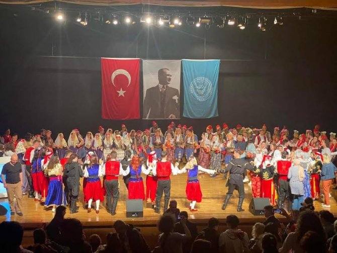 Buü’de Geleneksel Halk Oyunları Şenliği’nin 10.’su Düzenlendi