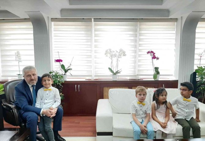 Bursa’da İlkokul Öğrencilerinin Maskeleri Çiçek Açtı