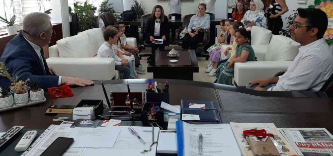 Bursa’da İlkokul Öğrencilerinin Maskeleri Çiçek Açtı