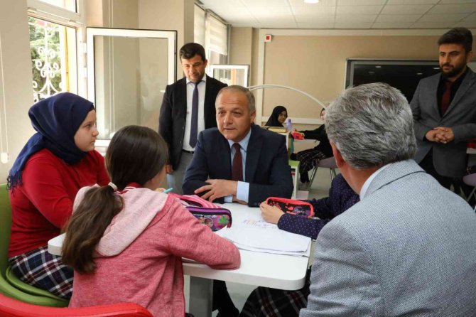 Suluova Belediyesi’nden ‘Suluova Okuyor’a 6 Bin Kitap Desteği