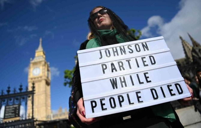 İ̇ngiltere Başbakanı Johnson, Partygate Skandalı Sonrası İstifa Etmeyecek