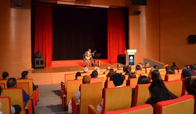 Günenç’ten Gitar Resitali