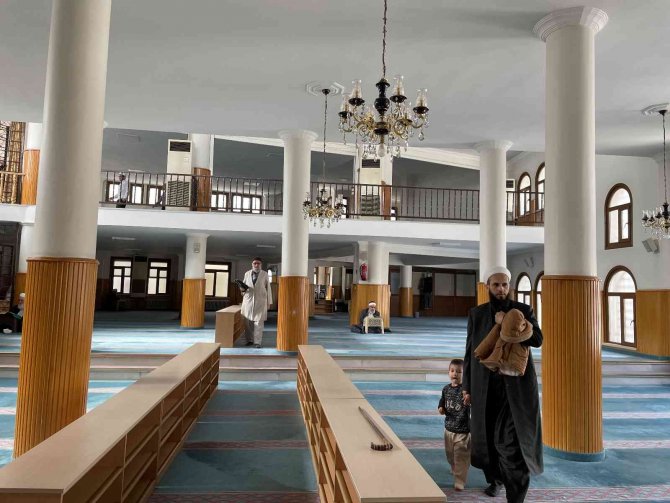 Kabe Ölçülerine Göre Yapılan Cami Dikkat Çekiyor