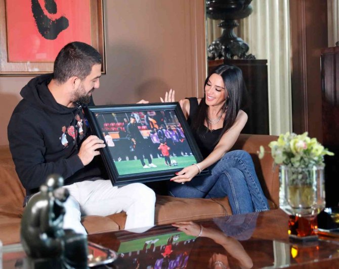 Arda Turan: "Futbolu Bırakıyor Muyum Bırakmıyor Muyum Bilmiyorum, Eşim De Bana Sordu, ’Oturup Konuşacağız’ Dedim"
