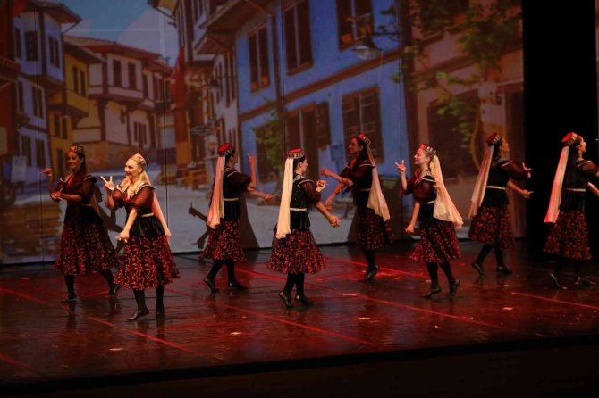 Gaziantep Opera Ve Bale Festivalinin Kapanışı ’’Memleketim’’ Müzikaliyle Oldu