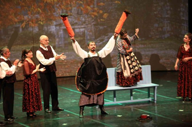 Gaziantep Opera Ve Bale Festivalinin Kapanışı ’’Memleketim’’ Müzikaliyle Oldu