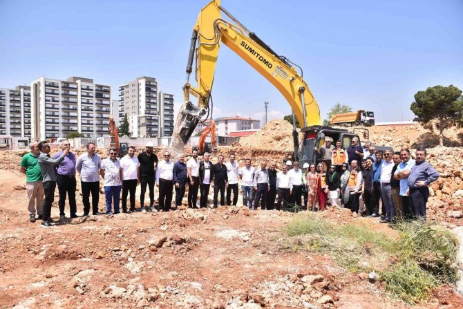 Başkan Tütüncü, Antalya’nın En Büyük Kütüphanesine İlk Kazmayı Vurdu