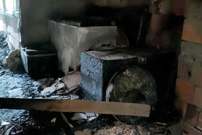 Köy Evinde Çıkan Yangında Piknik Tüpü Patladı, Ev Kullanılamaz Hale Geldi