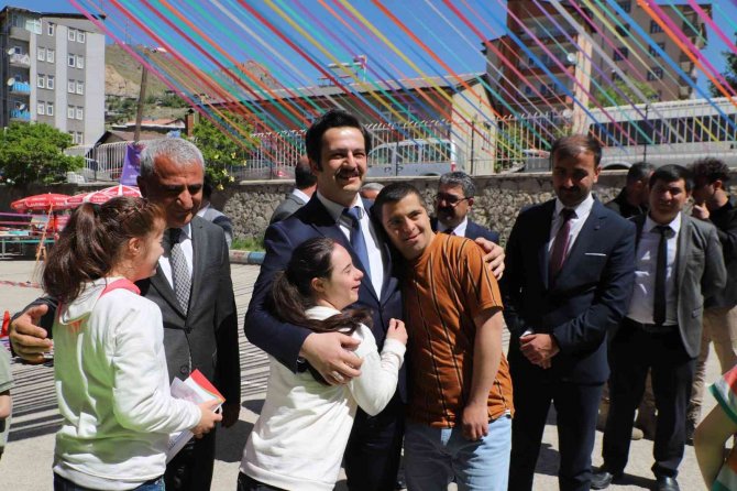 Hakkari’de ‘Çocuk Şenliği’ Düzenlendi