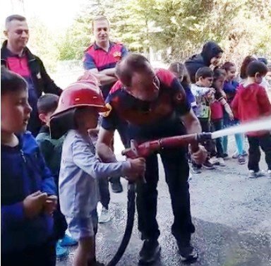 Minik Öğrenciler İtfaiyeci Oldu