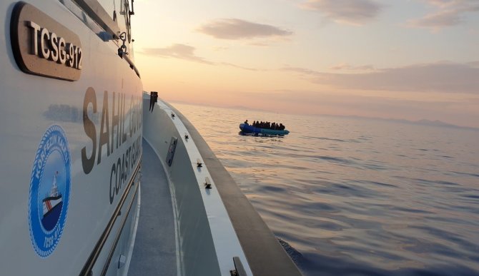Ege Sularında Göçmen Hareketliliği Sürüyor: 297 Kişi Yakalandı
