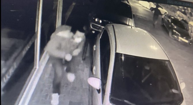 İ̇stanbul’da Korkunç Cinayet Kamerada: 22 Yaşındaki Genç Kalbinden Vurularak Öldürüldü