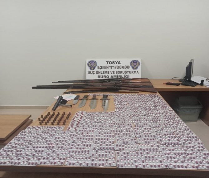 Kastamonu’da Uyuşturucu Hap Ve Ruhsatsız Silahlarla Yakalanan 2 Kişi Tutuklandı