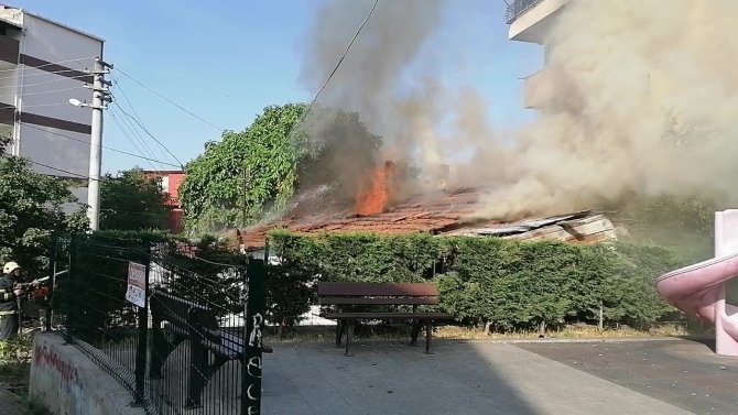 Gecekondu Alevlere Teslim Oldu