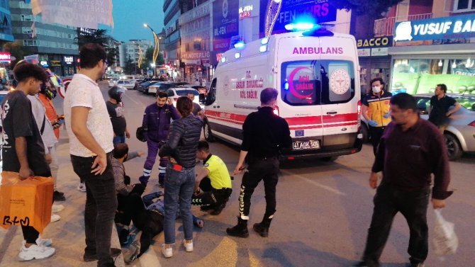 Otomobile Çarpan Motosiklet Sürücüsü Yaralandı