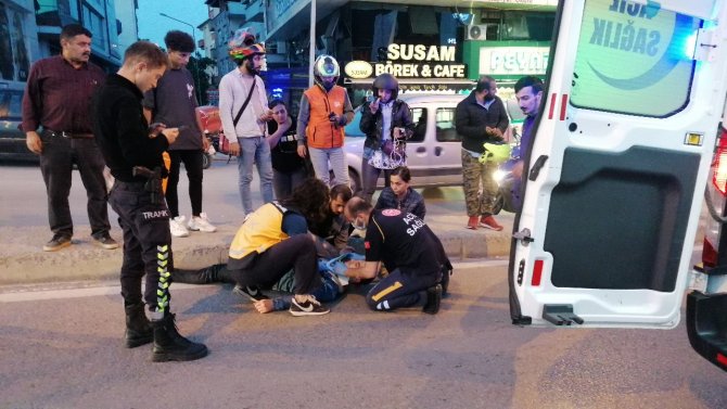 Otomobile Çarpan Motosiklet Sürücüsü Yaralandı