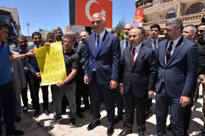 Kültür Ve Turizm Bakanı Ersoy, Mardin’de Zılgıtlarla Karşılandı