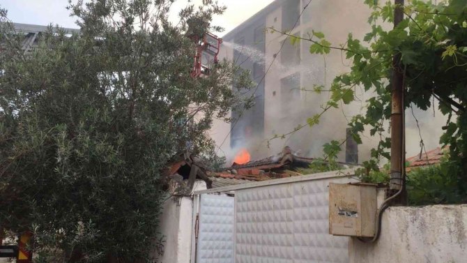 Manisa’da Ev Yangını: 1 Yaralı