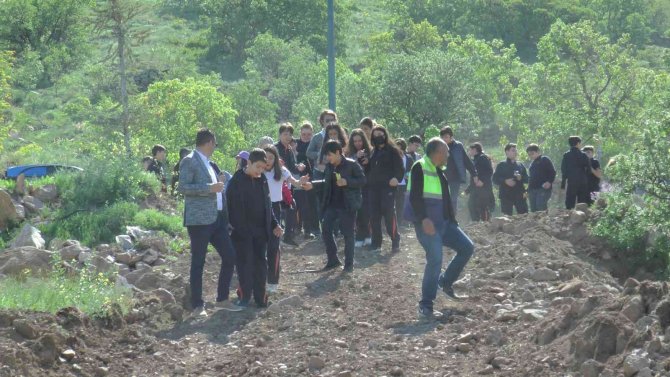 Tekden Koleji Öğrencileri 280 Fidanı Toprakla Buluşturdu
