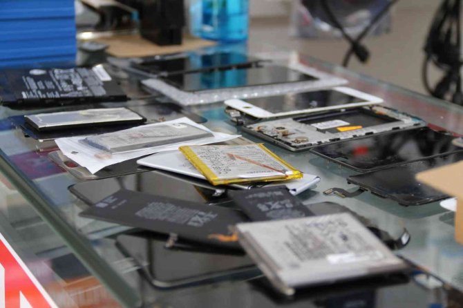 Sıcak Havalarda Pantolon Cebinde Telefon Taşımak Büyük Risk Oluşturuyor