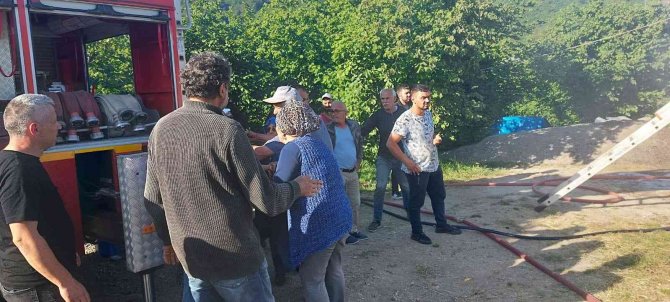Çatıda Çıkan Yangın Paniğe Sebep Oldu