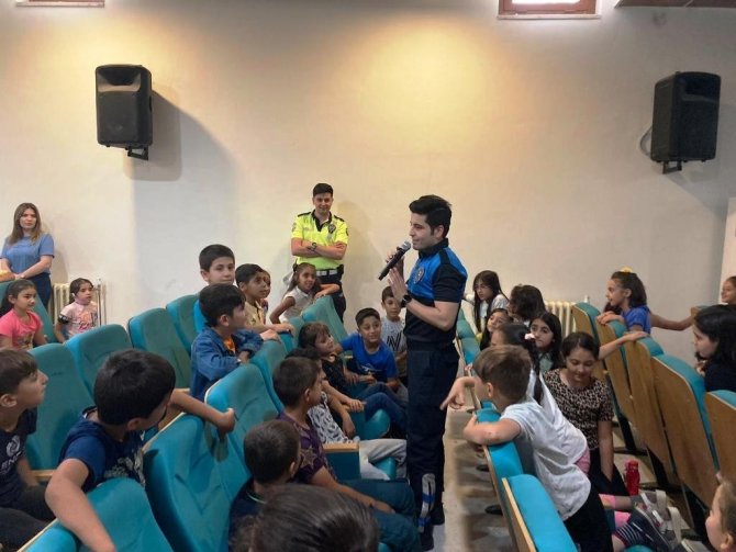 Cizre’de İlkokul Öğrencilerine Polislik Mesleği Tanıtıldı