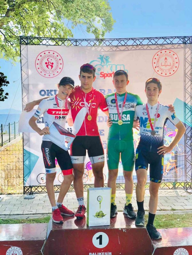 Denizlili Bisikletçiler Podyumda Boy Gösterdi