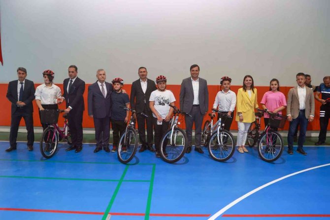 Uşak’ta ’Sağlıklı Gelecek Bisikletle Gelecek’ Projesi Hayata Geçirildi