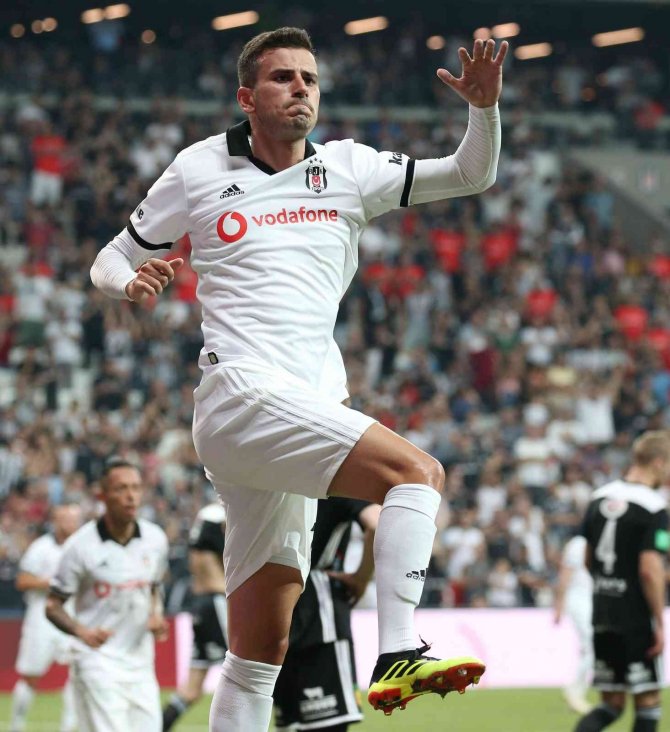 Oğuzhan Özyakup, Beşiktaş’a Veda Etti
