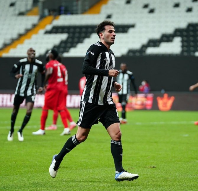 Oğuzhan Özyakup, Beşiktaş’a Veda Etti