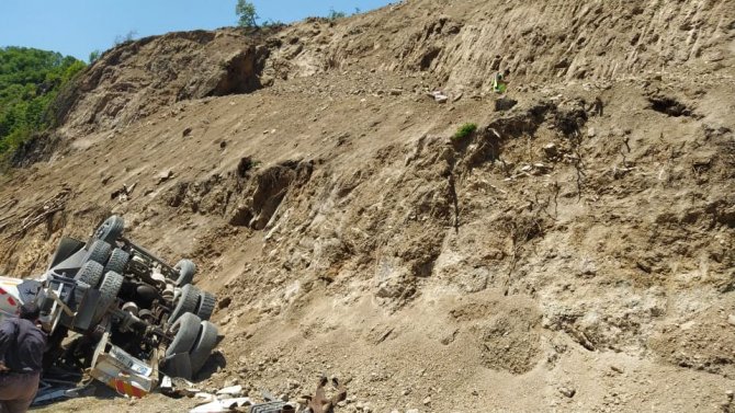 Mazot Tankeri 8 Metreden Alt Yola Uçtu: 2 Yaralı