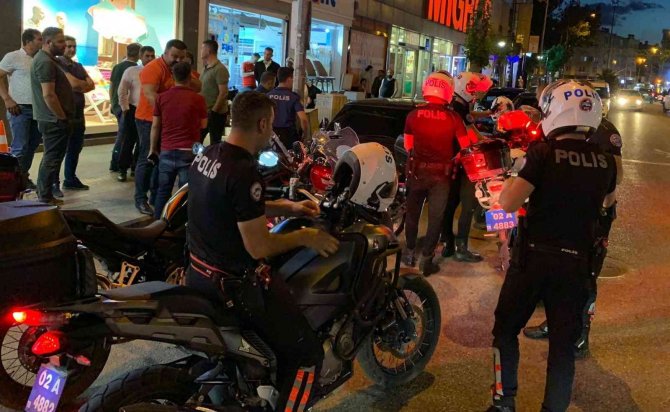 Bıçaklı Saldırıya Uğrayan Genç Yaralandı