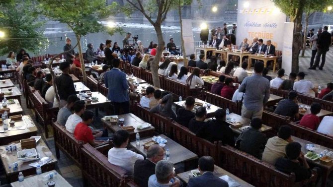 Kurtulmuş: “Mezopotamya’nın Giriş Kapısı Diyarbakır, Yeniden Yaralarını Sarıyor”