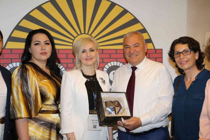 İ̇ş Dünyasında Kadın Kongresi Başladı