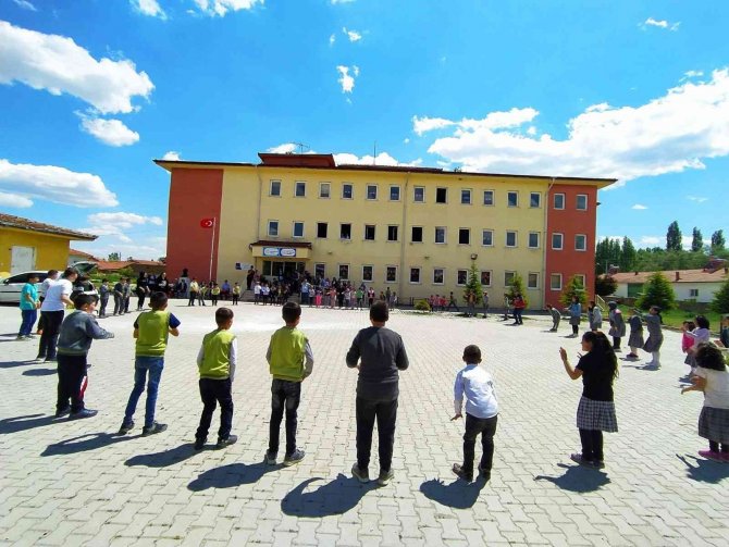 Altıntaş’ta 10 Bin Okul Projesi Etkinlikleri