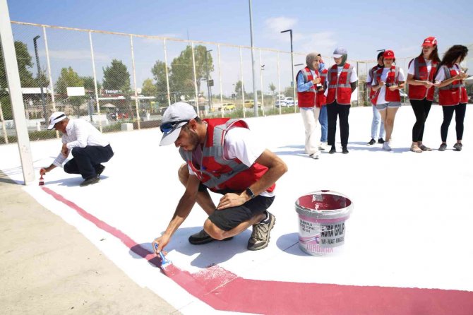 Gönüllü Gençler Basketbol Sahalarını Boyadı