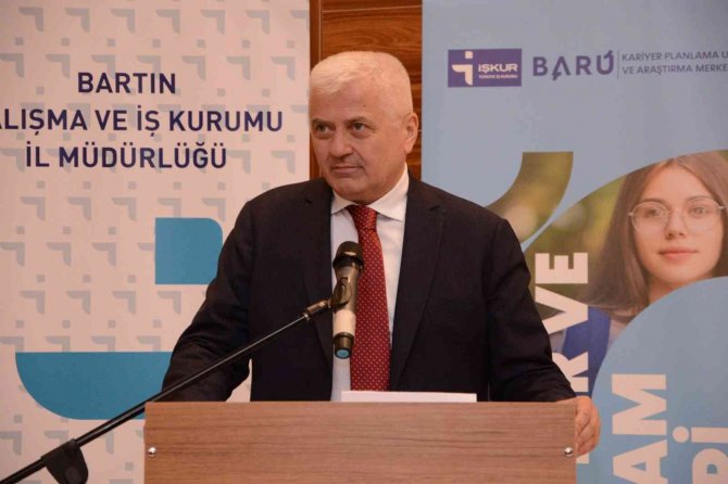 Öğrenciler Ve Mezunlar “8. Kariyer Ve İ̇stihdam Günleri”nde Bir Araya Geldi